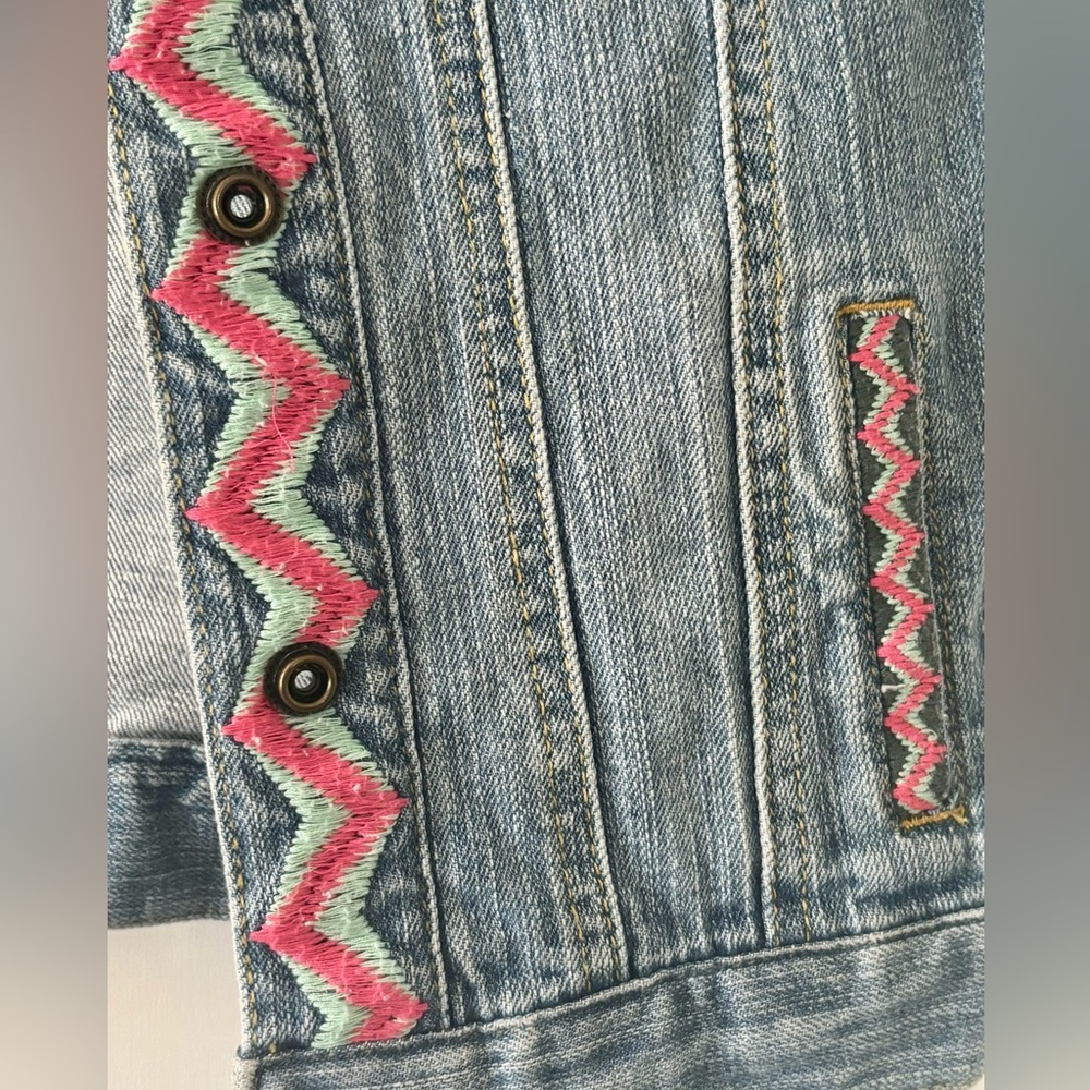 Lucky Brand - Picture 4 of 5